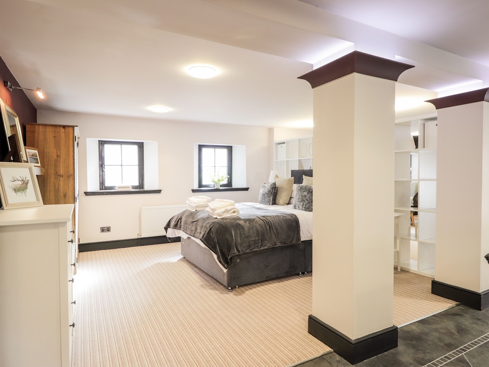Mary Ann Apartment