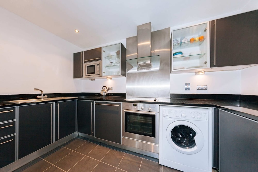 Contemporary 2BD Flat by the Grand Canal - Dublin!