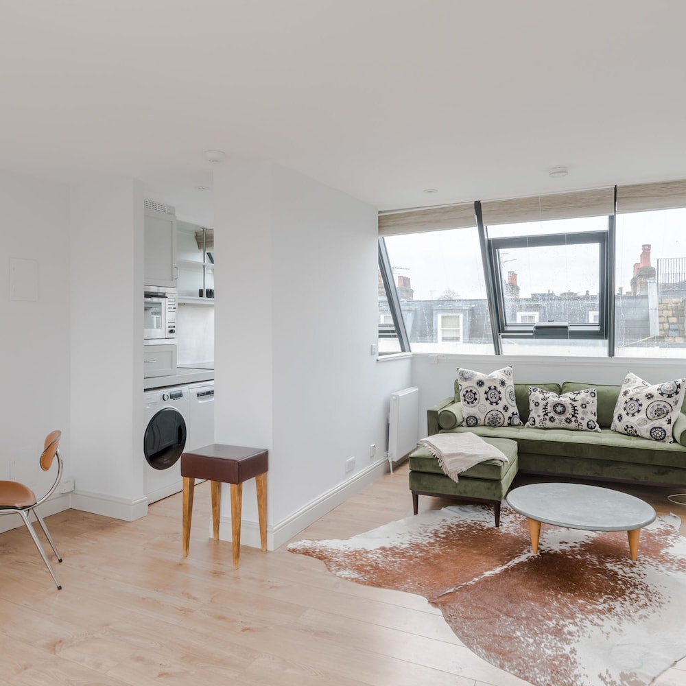Light-filled Primrose Hill Rooftop Retreat