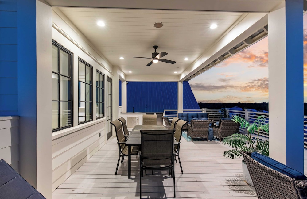 Rooftop Deck w/ Views, Pool, Luxury 5bdr Resorting To Happiness by Avantstay