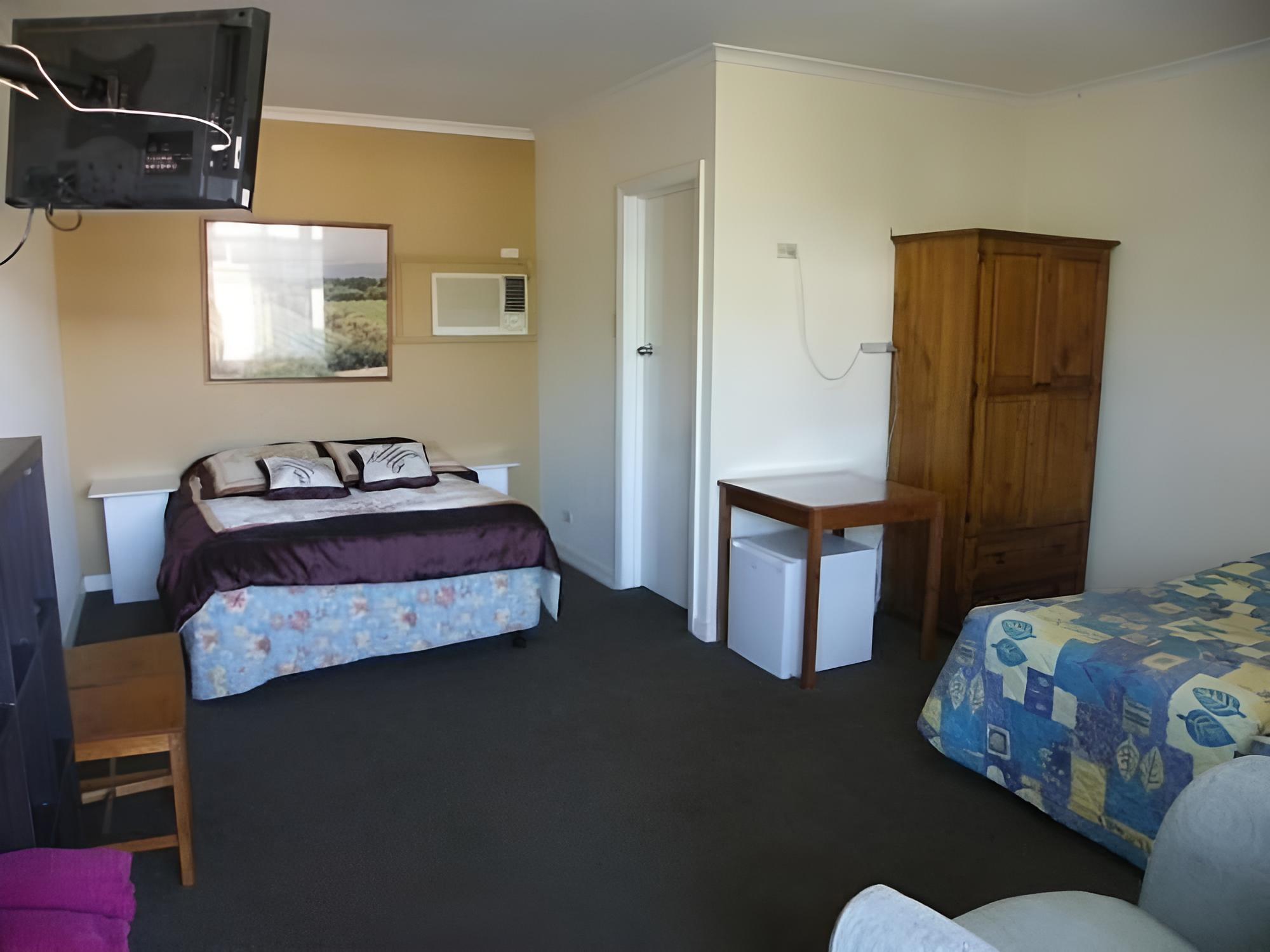 Palms Motel