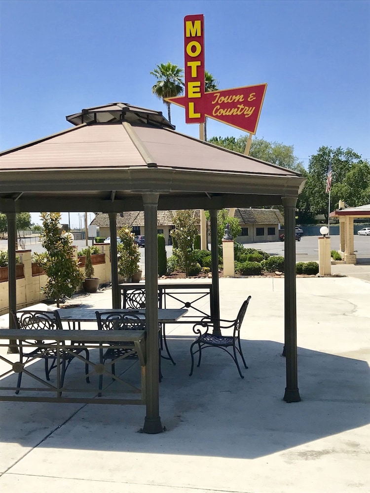 Town & Country Motel