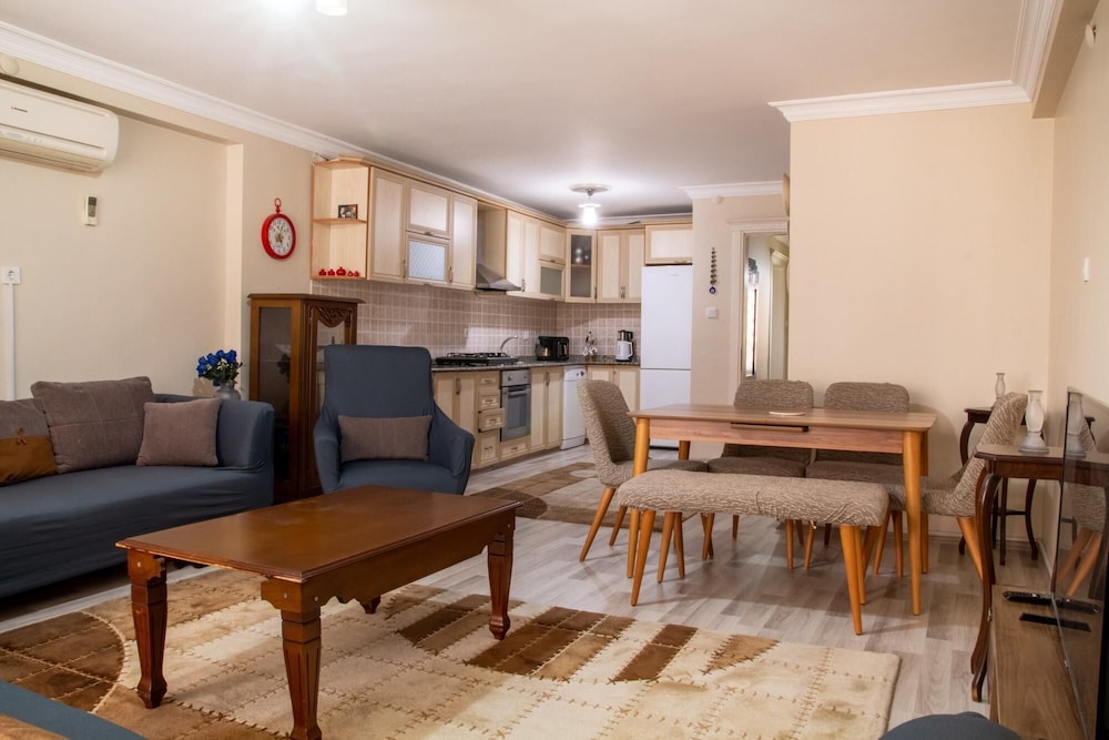 Flat w Balcony 3 min to Kusadasi Beach