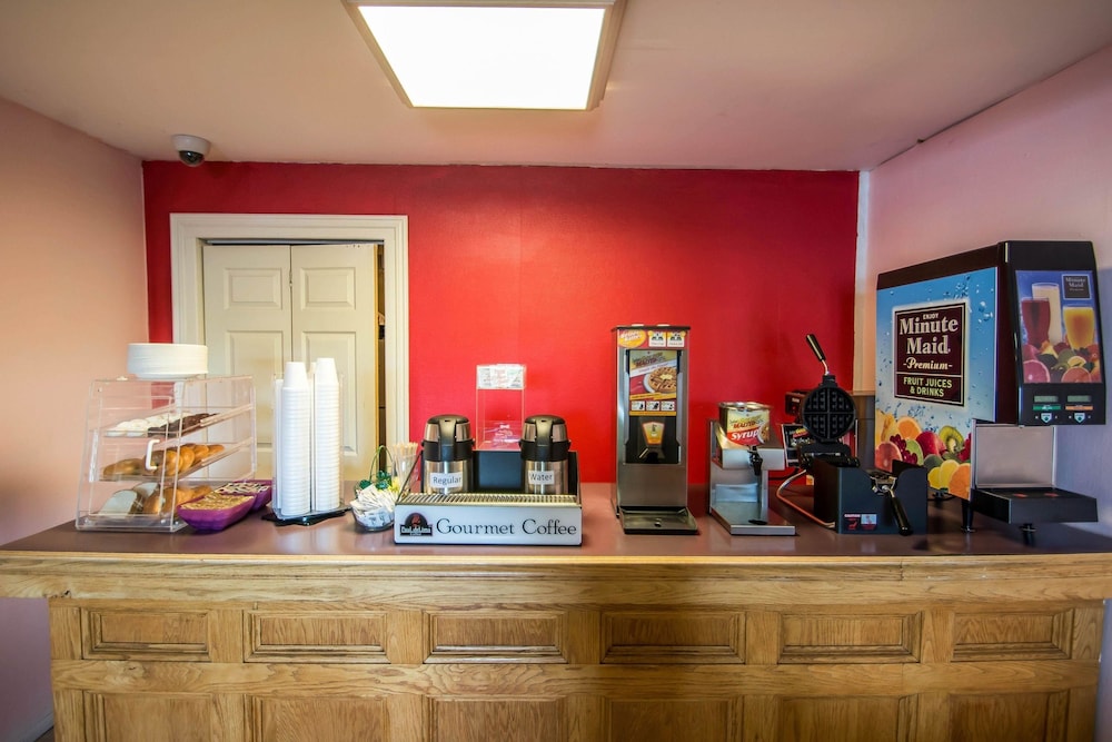 Econo Lodge Hornell view 2