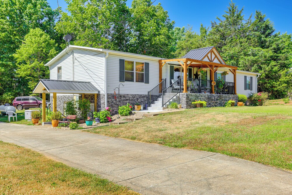 Charming Virginia Getaway Near Hiking & Golfing! view 5