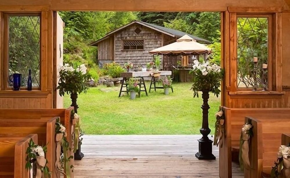 Alderwood Cottage & Suite - Bowen Island