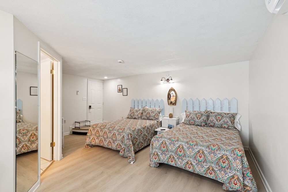 Dave's Last Resort Poolside - Long Stay Discount - Comforting Cabin 2 1 Bedroom Hotel Room
