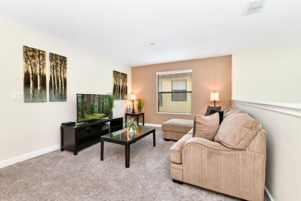 Spacious 5 Bed Pool Home With Game Room 5 Bedroom Home by RedAwning view 4