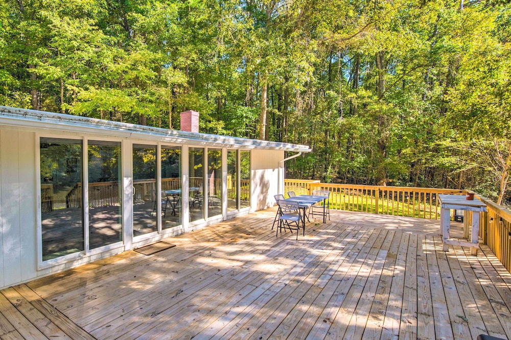 Quiet Atlanta Getaway - 16 Mi to Downtown! view 5