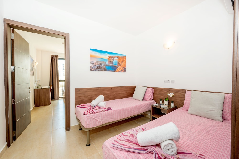 Sea Bliss 1 Bedroom Apartments by Getawaysmalta photo 4