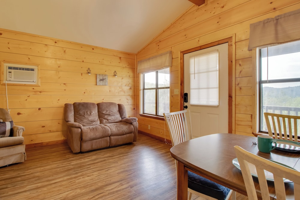 Close to River & Hiking: Cabin in Mountain View