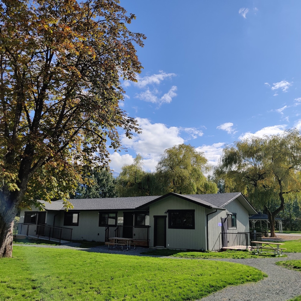 Pathfinder Camp Resorts  Agassiz view 2