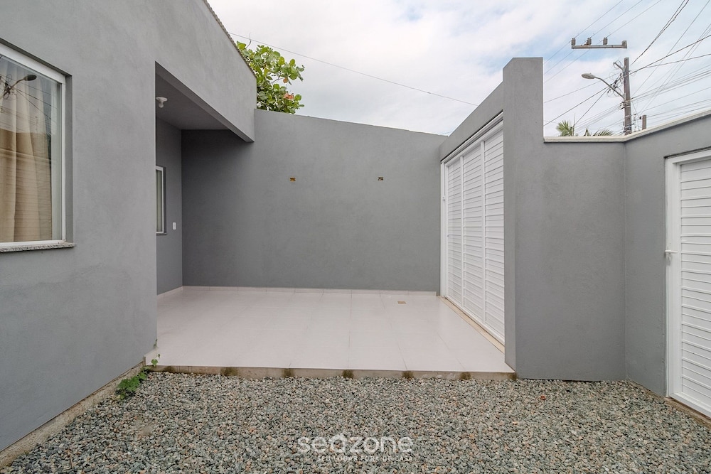 1BR House w/ BBQ & Garage in Penha Jcs0004