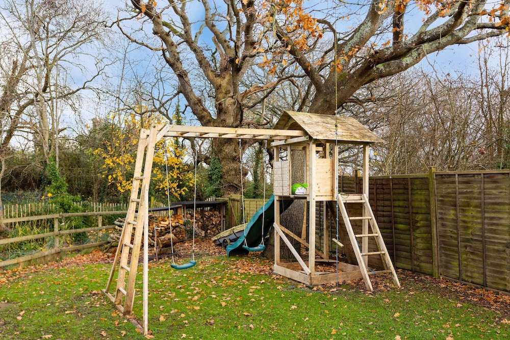 Rural House With Swimming Pool and Gardens