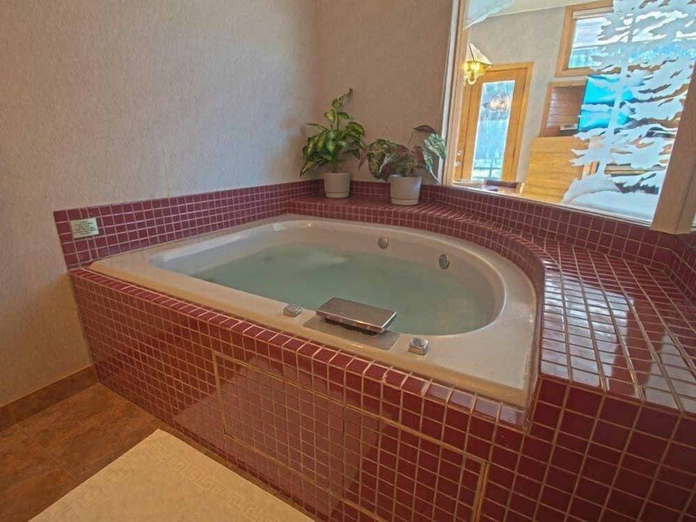 River Bank Lodge 1 Bedroom Apartment by Key to the Rockies