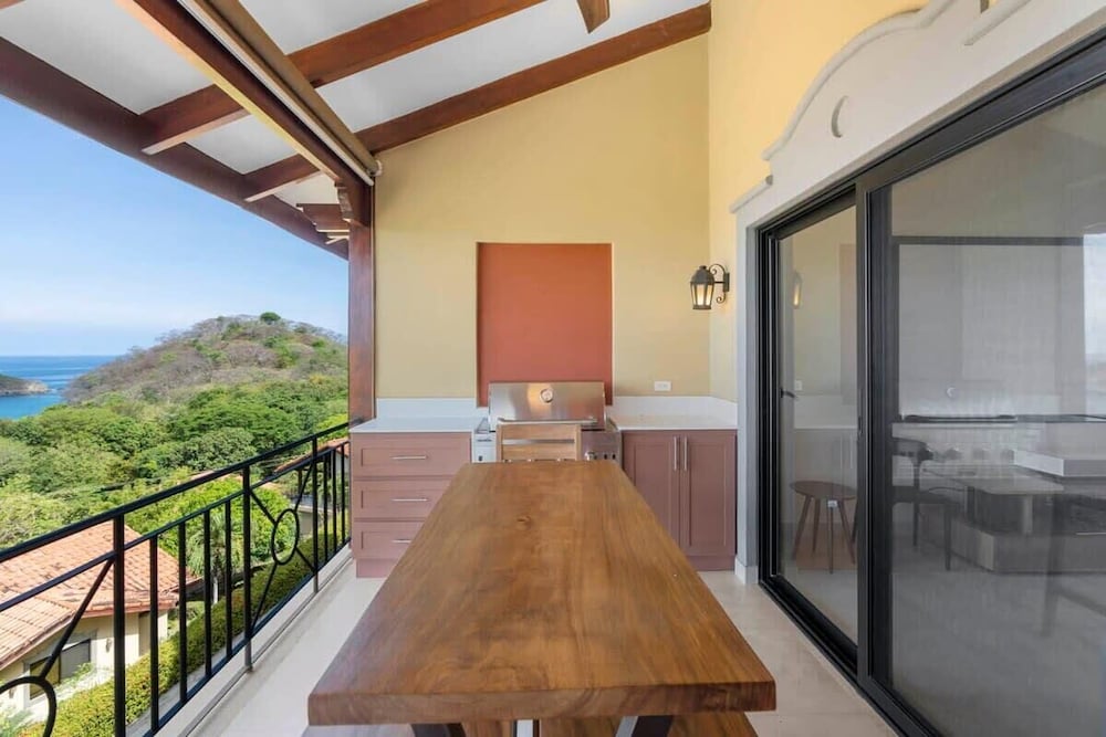 Stylish Villa with Brand-New Furniture, Panoramic Ocean Views, and Infinity Swimming Pool & Hot Tub
