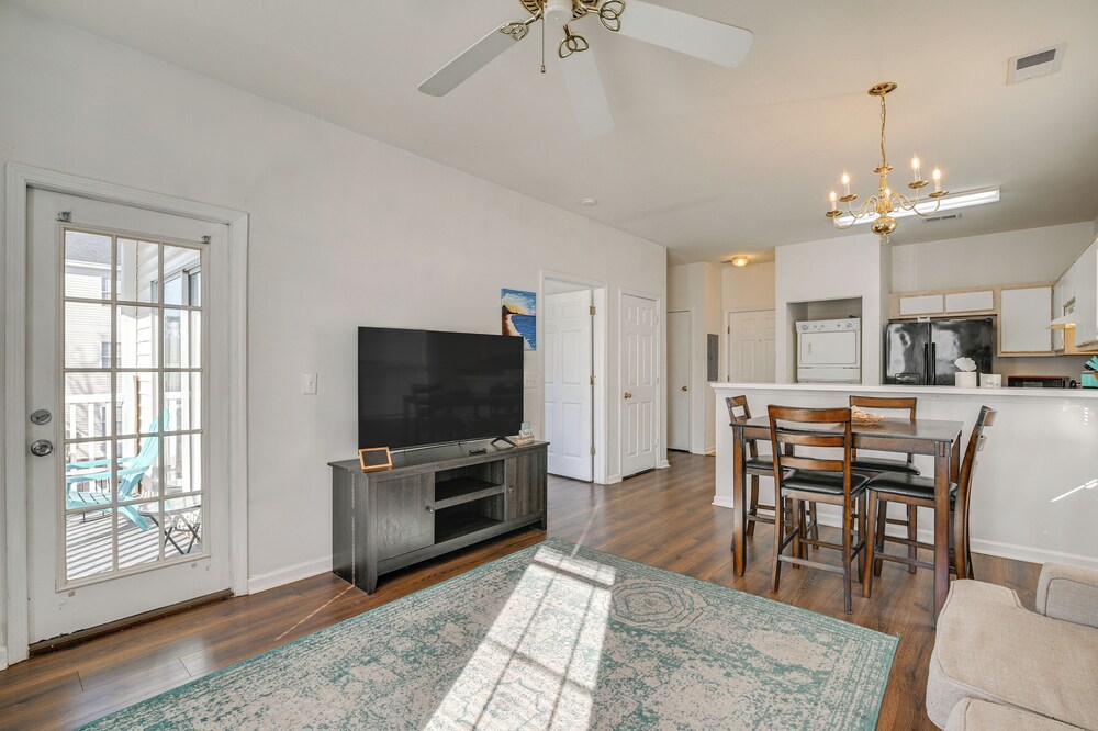 < 1 Mi to Golf: Condo w/ Balcony in Myrtle Beach!