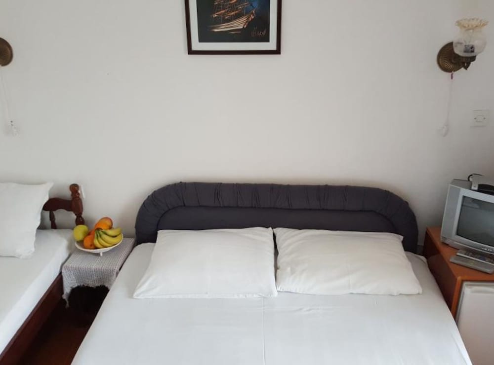 Comfortable Budva Rooms With Easy Access to Sveti Stefan