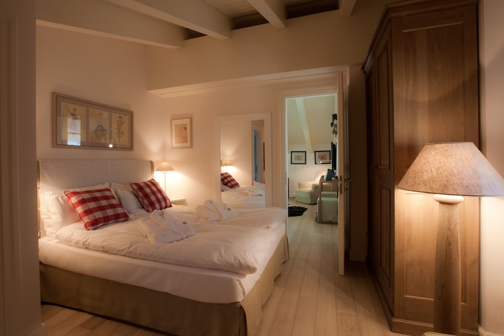 Les Fleurs Bleues chalets view 3