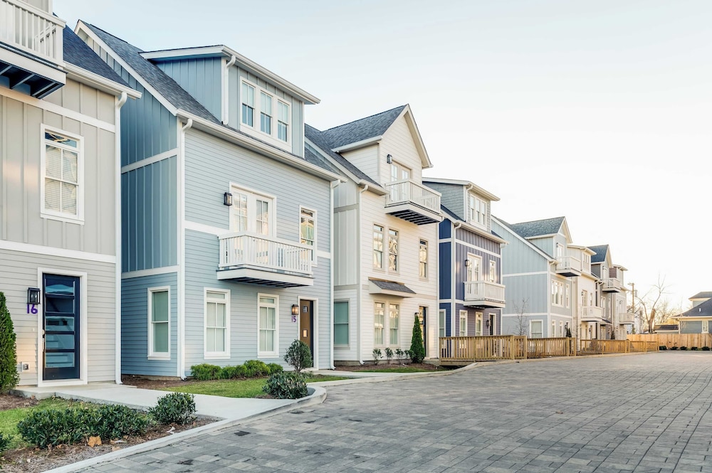 Sleeps 36 3 Townhomes, 12bdr, Mins to DT + Broadway Painted Ladies Nashville
