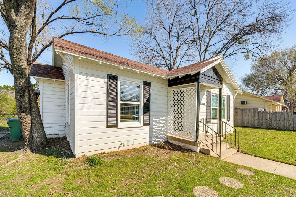 Walk to At&t Stadium: Home w/ Patio & BBQ