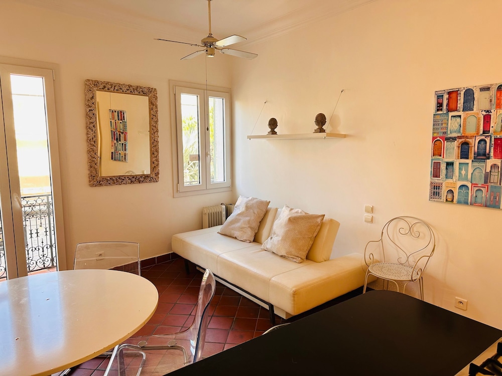 A Lovely Split Level Townhouse in the Heart of Cannes Next to the Marche Forville and the Palais - 1749