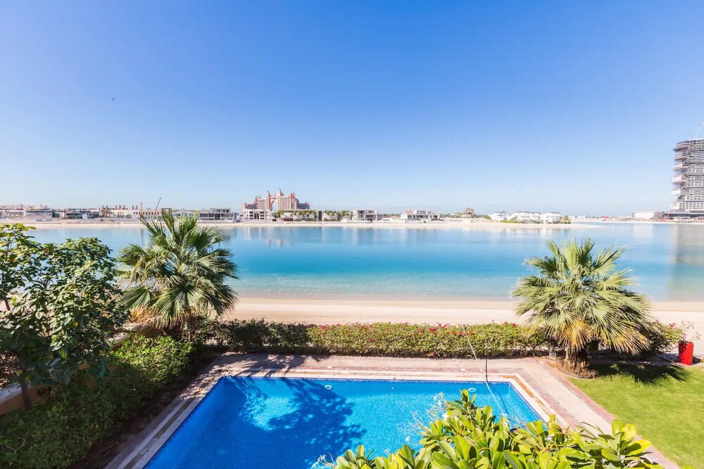 Prvt Pool Beach in Luxury Palm Jumeirah Villa
