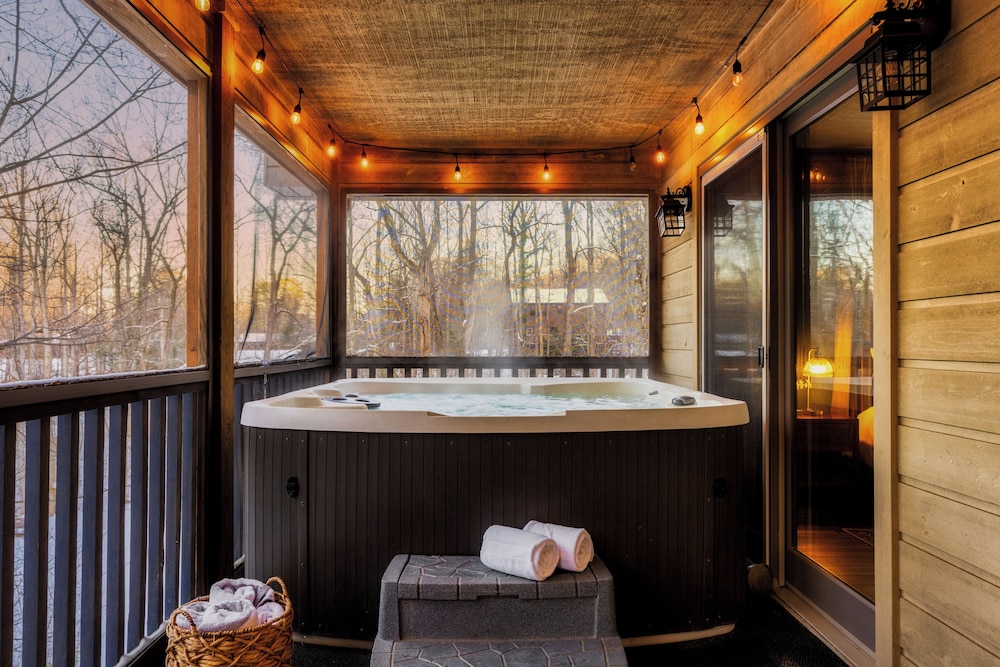 Moondance Cabin by Lightfoot Stays