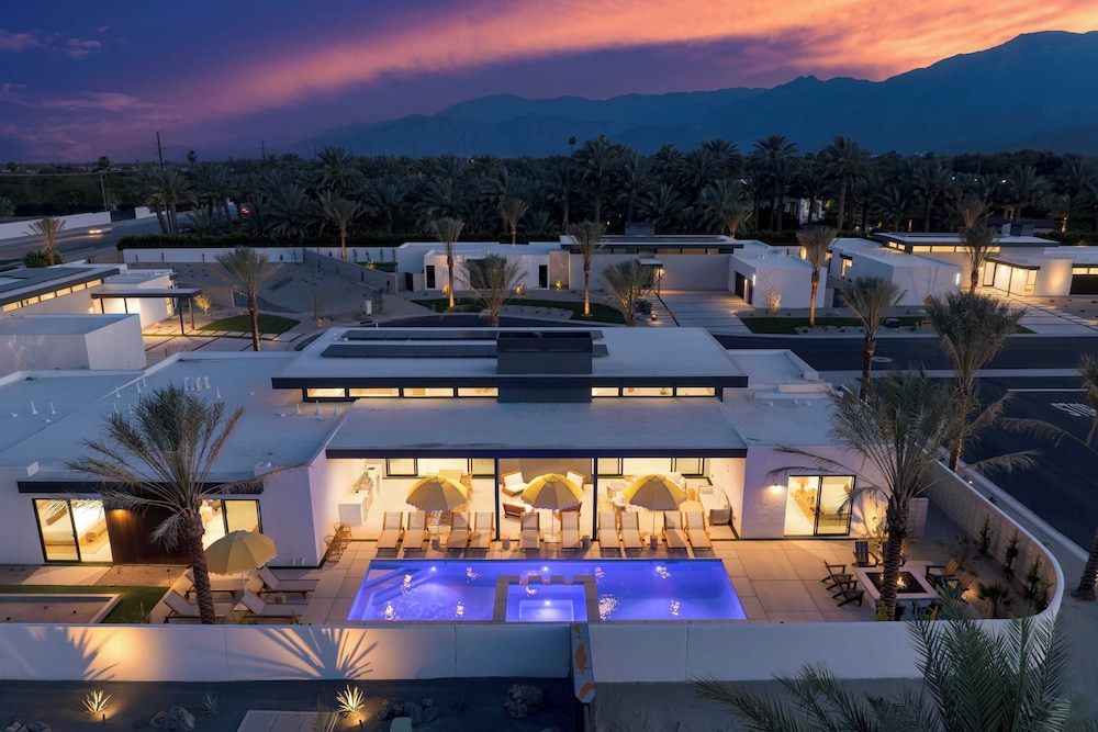 Sleeps 32 2 Villas, Pool, Putting Green+bocce Polo Villas Amara by Avantstay
