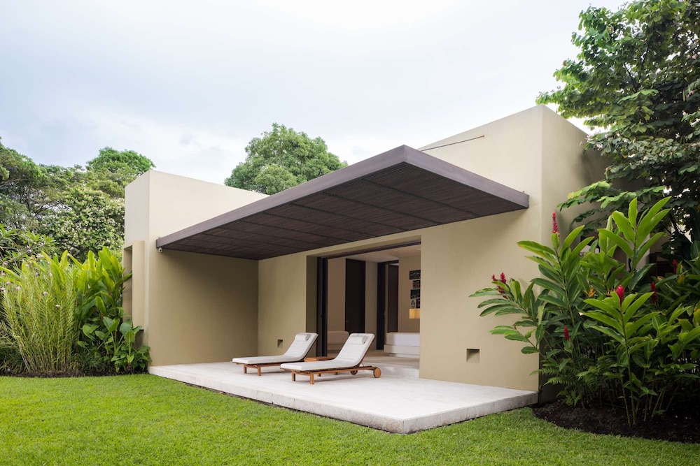w Amazing 4BR Villa at Mesa de Yeguas