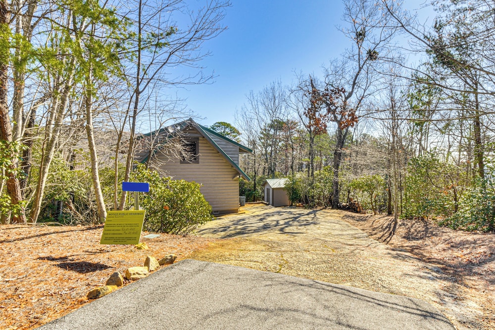 3 Mi to Dtwn Clayton: Cabin w/ Trail Access!