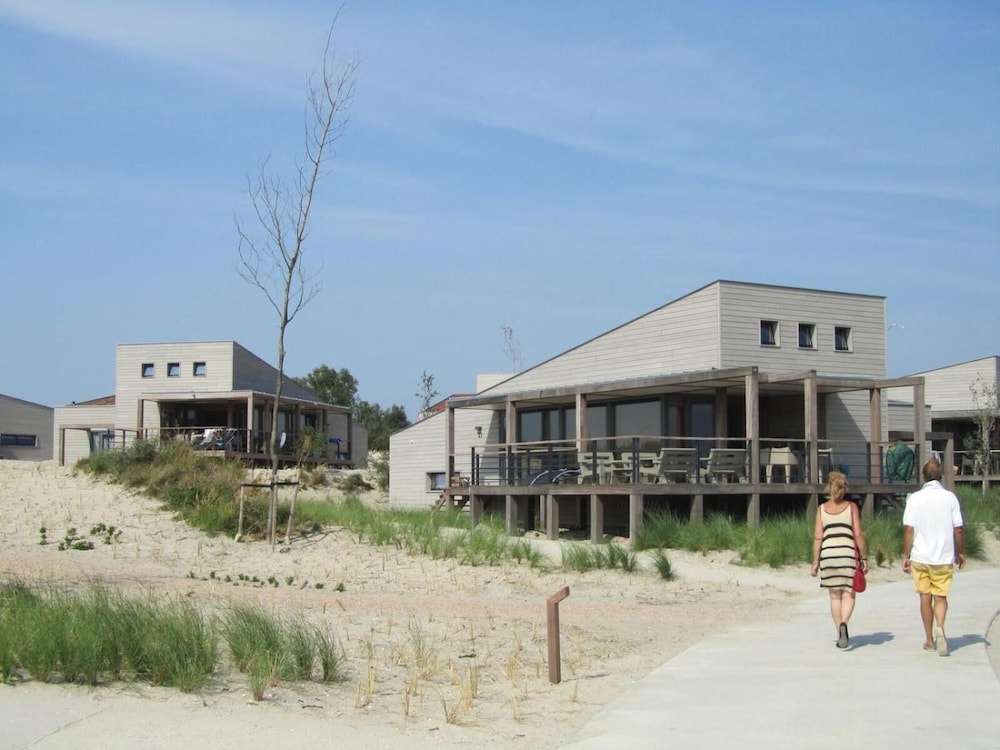 Oasis Punt-West Hotel & Beach Resort