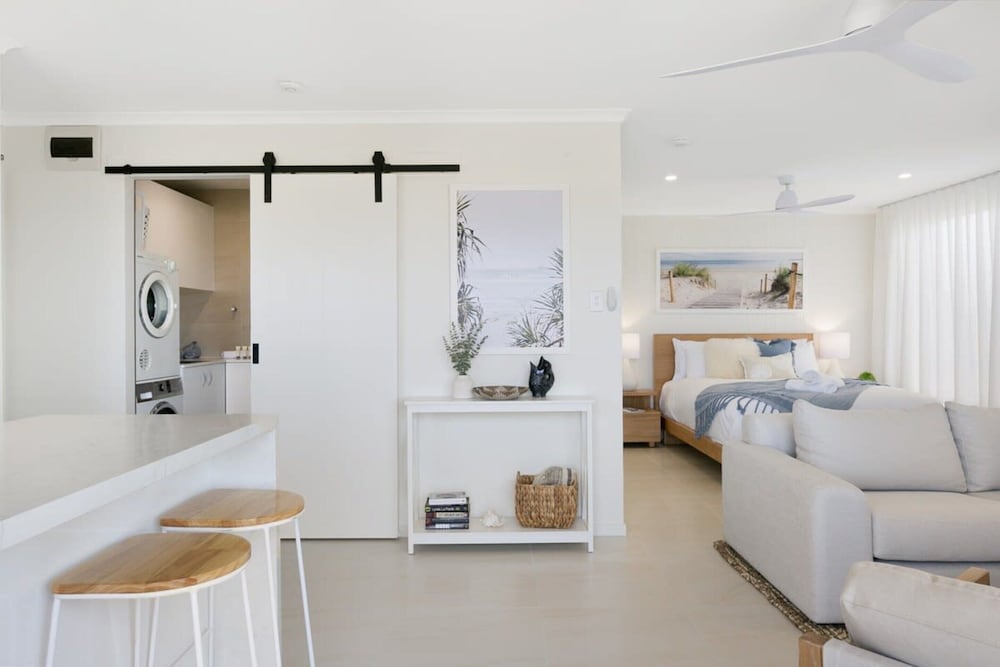 Beachfront Studio With Balcony & Stunning Views