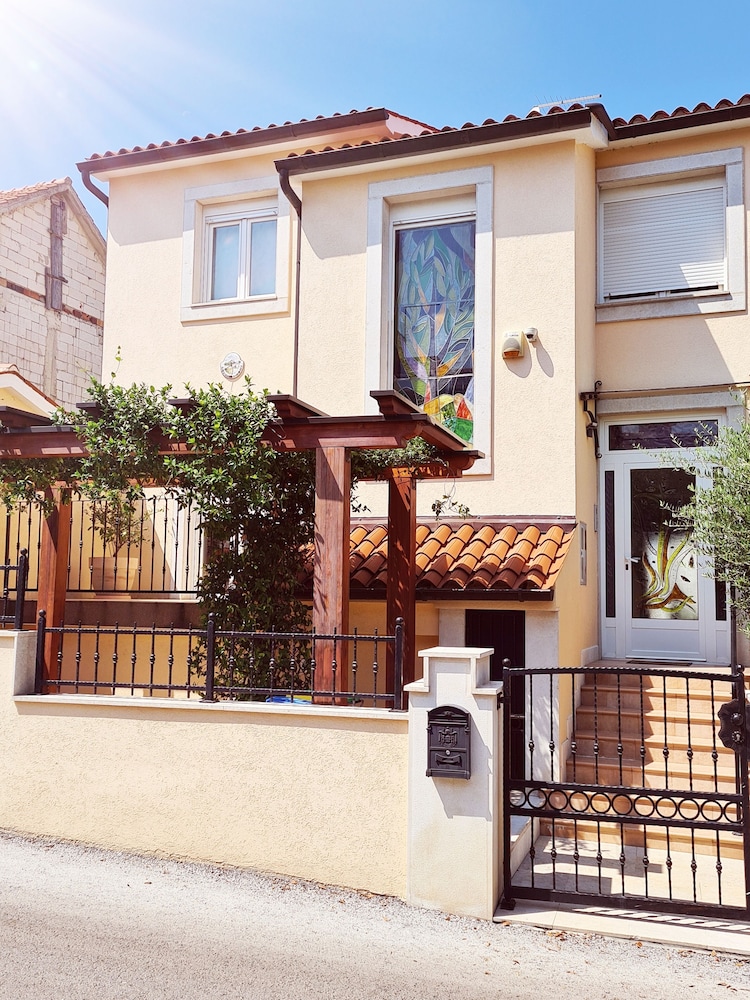 Photo 8