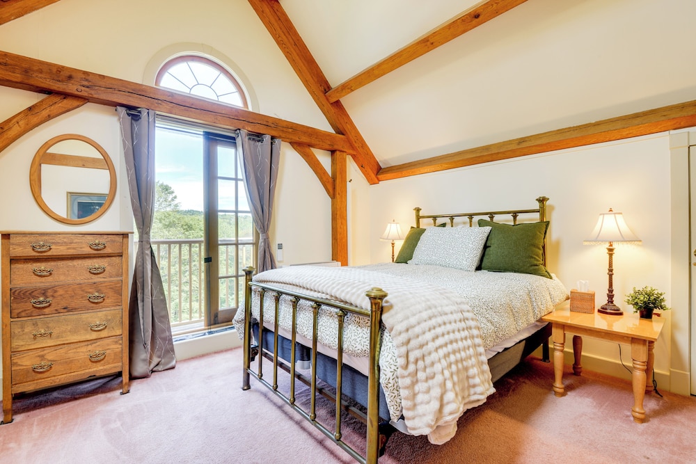 10 Mi to Mt Snow! Grand Estate Built to Entertain