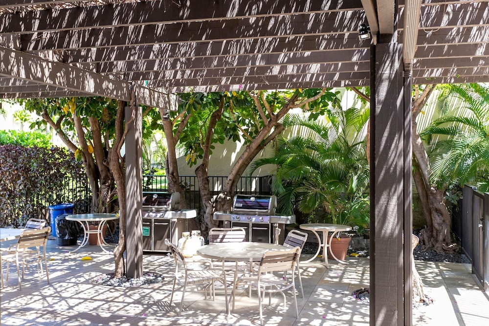Maui Kamaole G-202 - Spectacular Views, Updated and Elegant, Wi-fi & Split-ac!