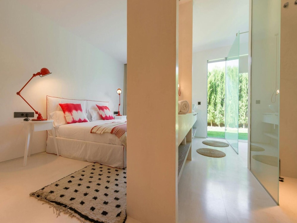 Stunning Villa With Modern Appliances