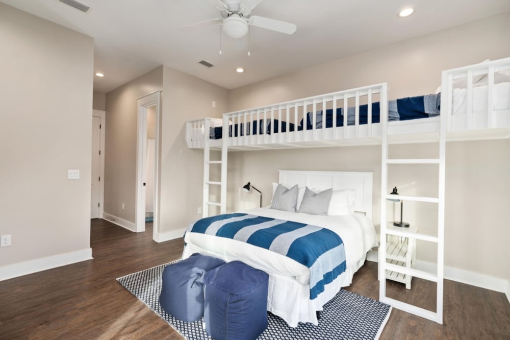 Aquamarine! Sleeps 12! Close to Community Pool! Private Beach Access!
