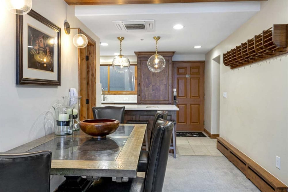 Centrally Located 3 BR in Lionshead Village w/ Pool, Walk to Lift!