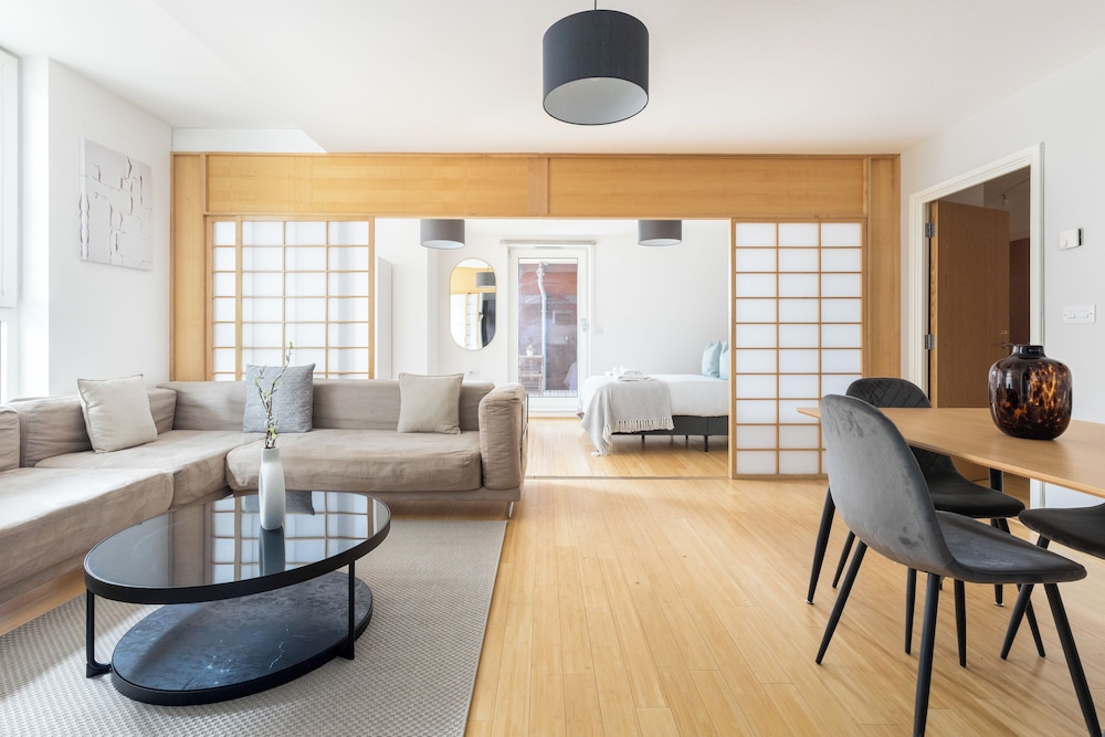 Spacious 2 Bed Apartment in Dalston