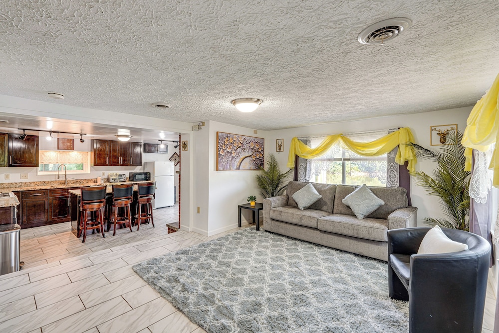 Cozy House on Meadowbrook Lake: Serene, Scenic!