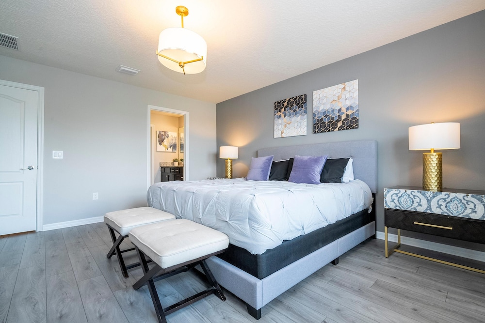 8822 GC - Fabulous 5BR Townhome: Pet Friendly