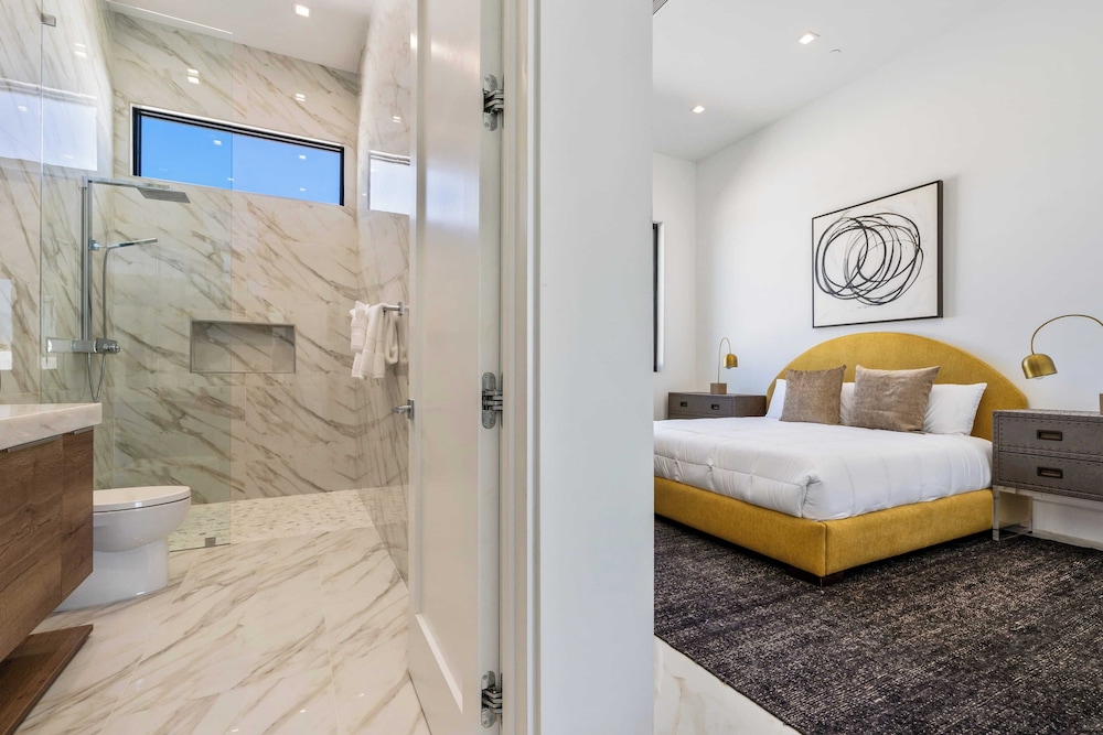 Pool, Hot Tub & Putting Green Minutes From Dining & Golf Bravo Villa #13 by Avantstay