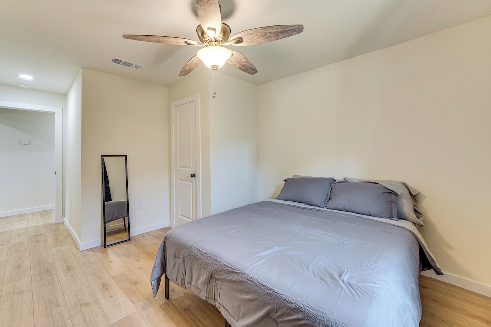 Fenced-in Yard: Home < 5 Mi to Dtwn Dallas!