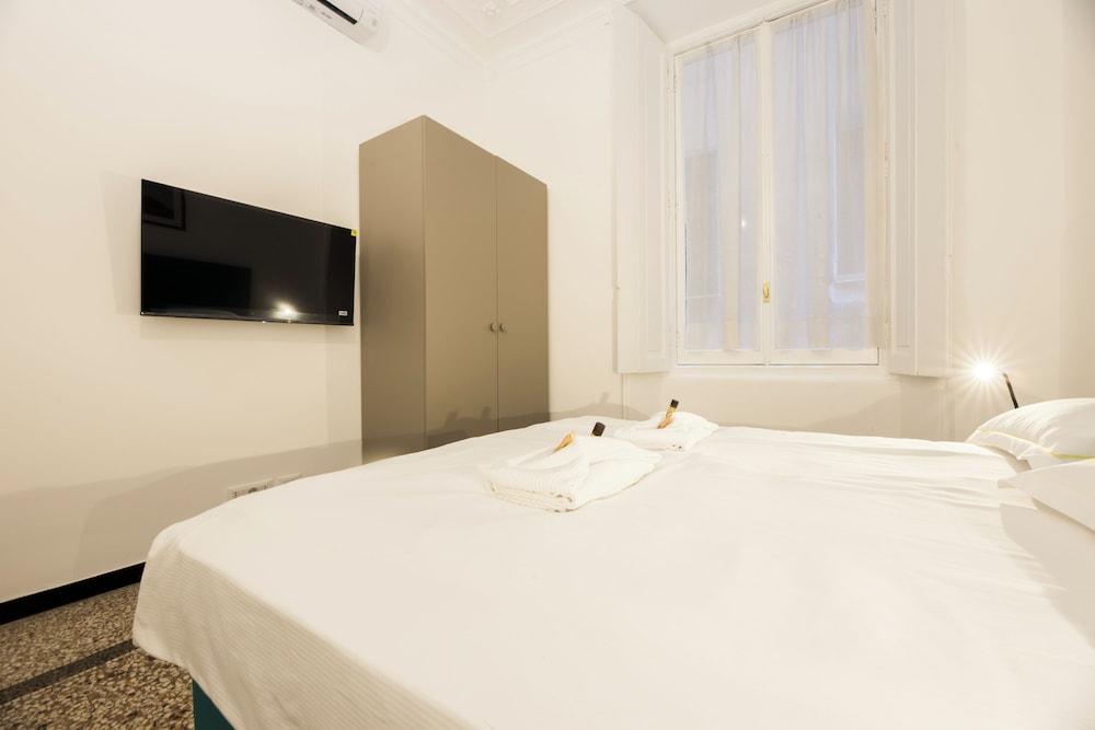 Airy 5BR Flat with Balcony - Old Town