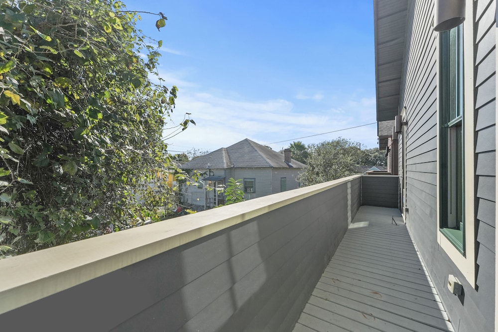 Ebb and Glow Retreat by Ryson Vacation Rentals