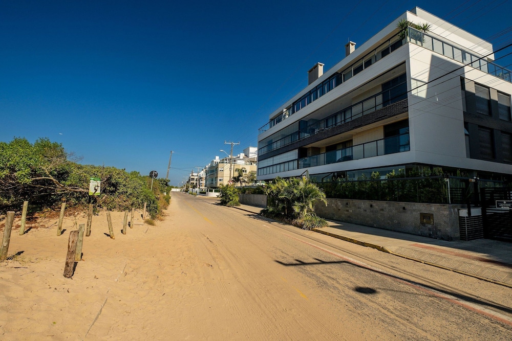 High Standard Studio on the Sand in Floripa Irb205