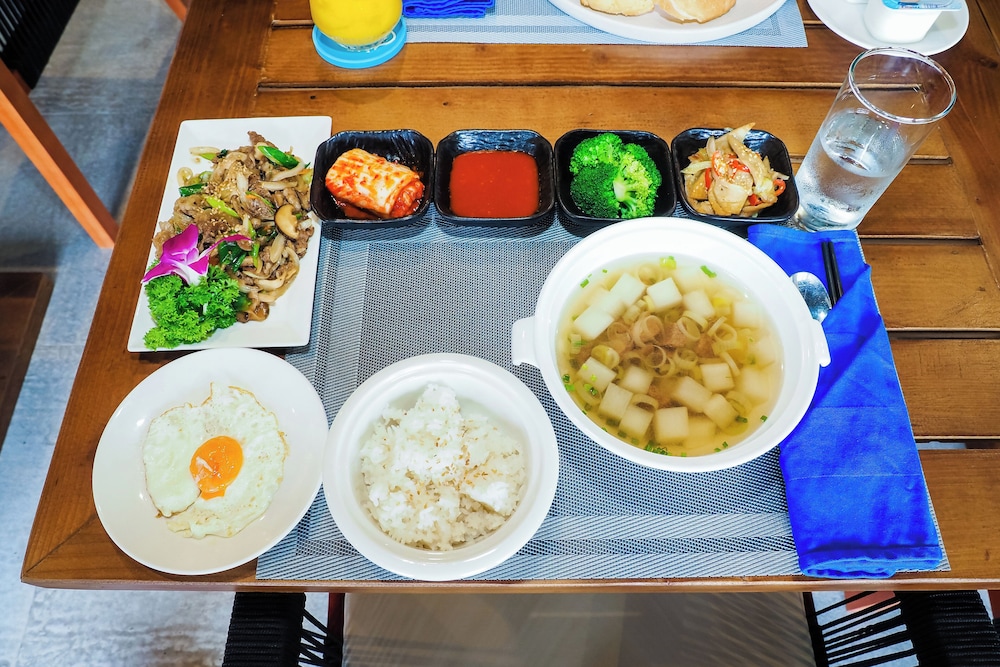 Bounce Beach Hotel & Tien Sa Resort