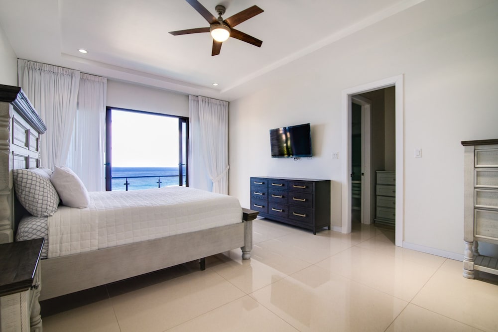 Luxury Oceanfront Villa Fully Staffed Pool Jacuzzi Movie Theatre