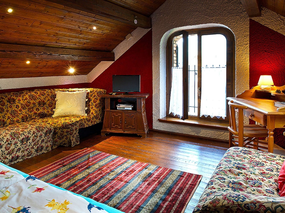 Cottage in Italy With Alpine Fireplace view 4